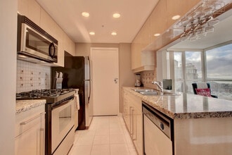 1300 Pacific Blvd in Vancouver, BC - Building Photo - Building Photo