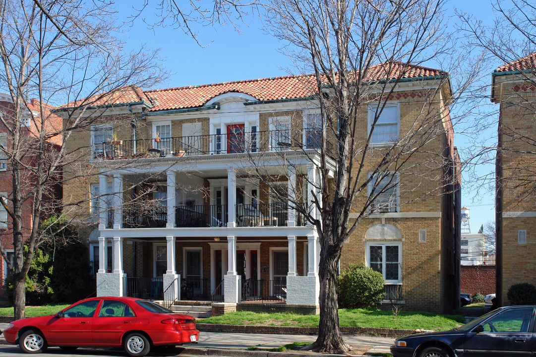 2720 W Grace St in Richmond, VA - Building Photo