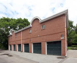 1357-1363 Bayview Ave in Toronto, ON - Building Photo - Primary Photo