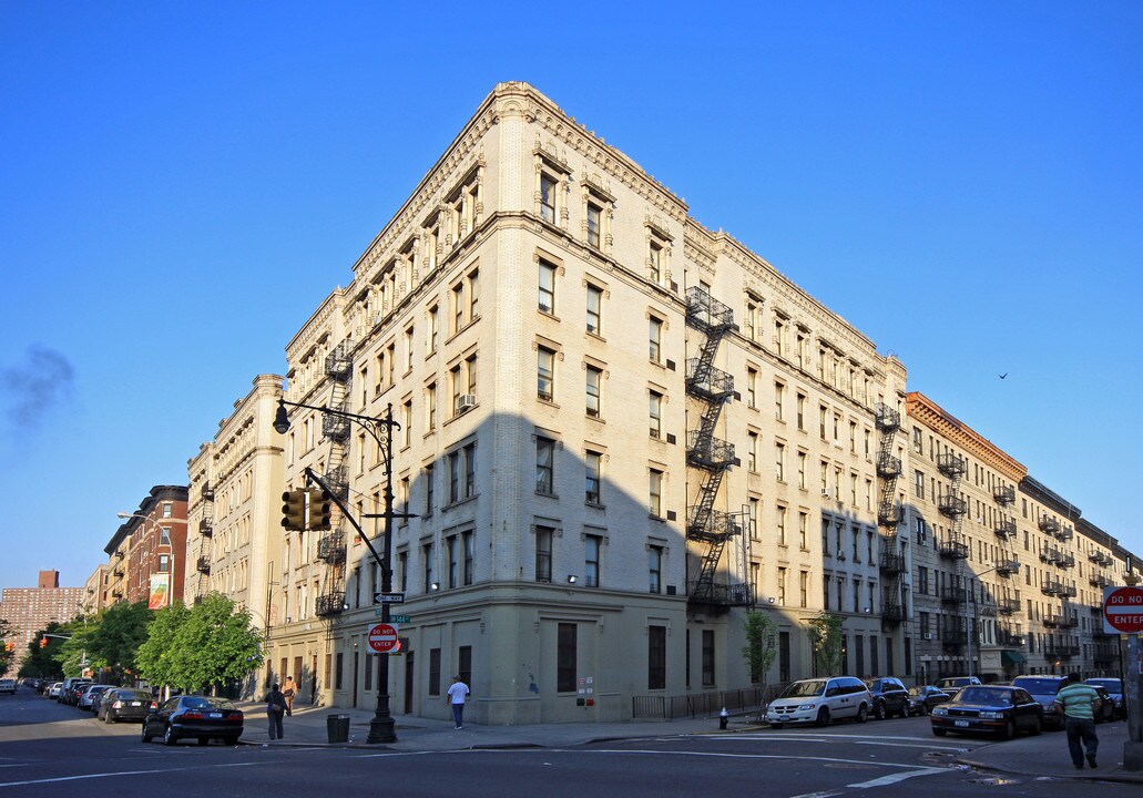 144-154 Hamilton Pl in New York, NY - Building Photo