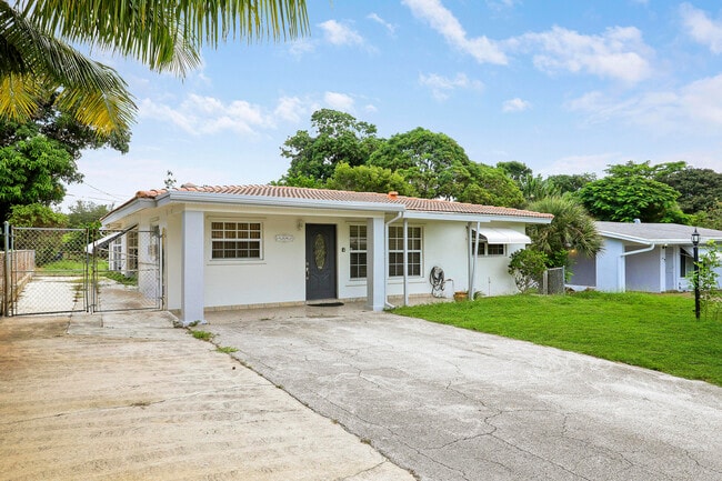 391 SW 2nd St in Boca Raton, FL - Building Photo - Building Photo