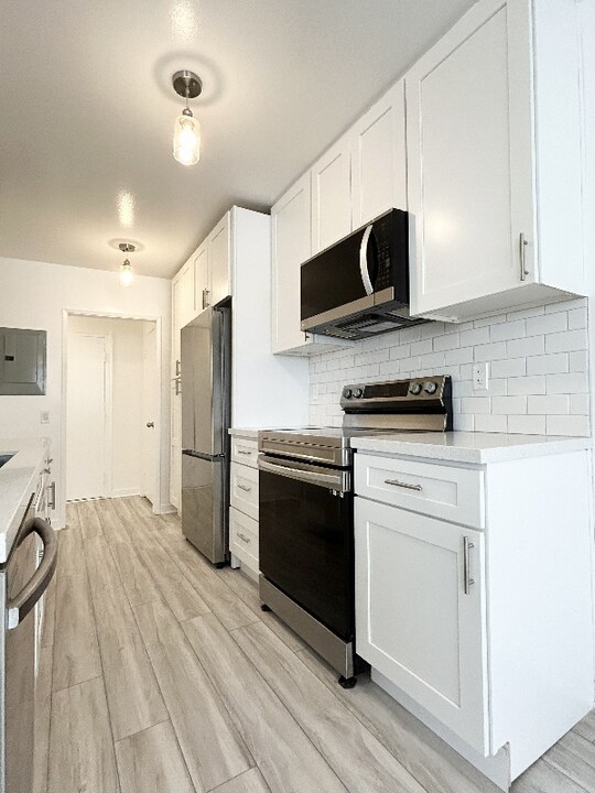 1849 S Bentley Ave in Los Angeles, CA - Building Photo