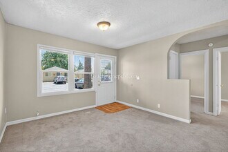 7349 SE Evergreen St in Portland, OR - Building Photo - Building Photo