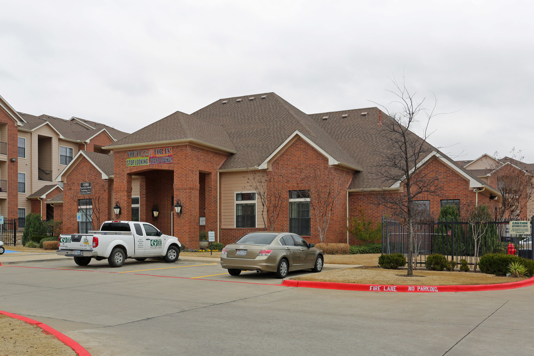 Post Oak East Apartments in Euless, TX - Building Photo