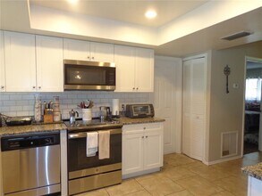 2475 Wood Oak Dr in Sarasota, FL - Building Photo - Building Photo