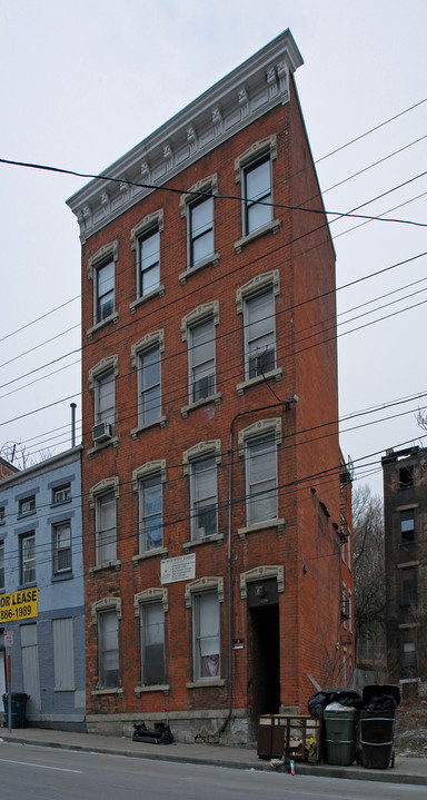 2302 Vine St in Cincinnati, OH - Building Photo