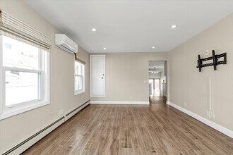 22 Lido Pkwy in Lindenhurst, NY - Building Photo - Building Photo