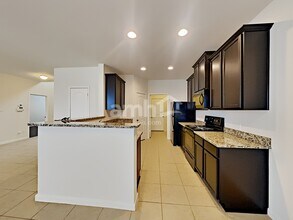 12898 Cedarcreek Trail in San Antonio, TX - Foto de edificio - Building Photo