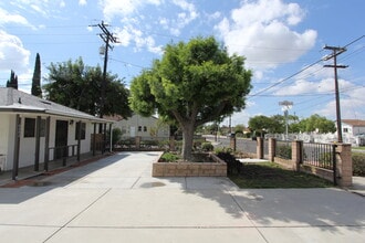 4302 Muscatel Ave in Rosemead, CA - Foto de edificio - Building Photo