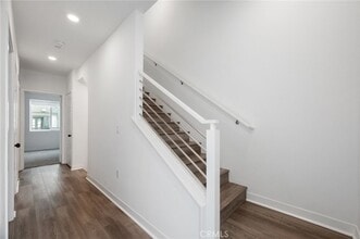 279 Dockside Ln, Unit E-305 in Los Angeles, CA - Building Photo - Building Photo