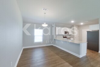 22863 Monterey Ave in Denham Springs, LA - Foto de edificio - Building Photo