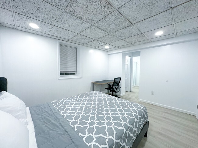 5113 Ravensworth Rd in Annandale, VA - Foto de edificio - Building Photo