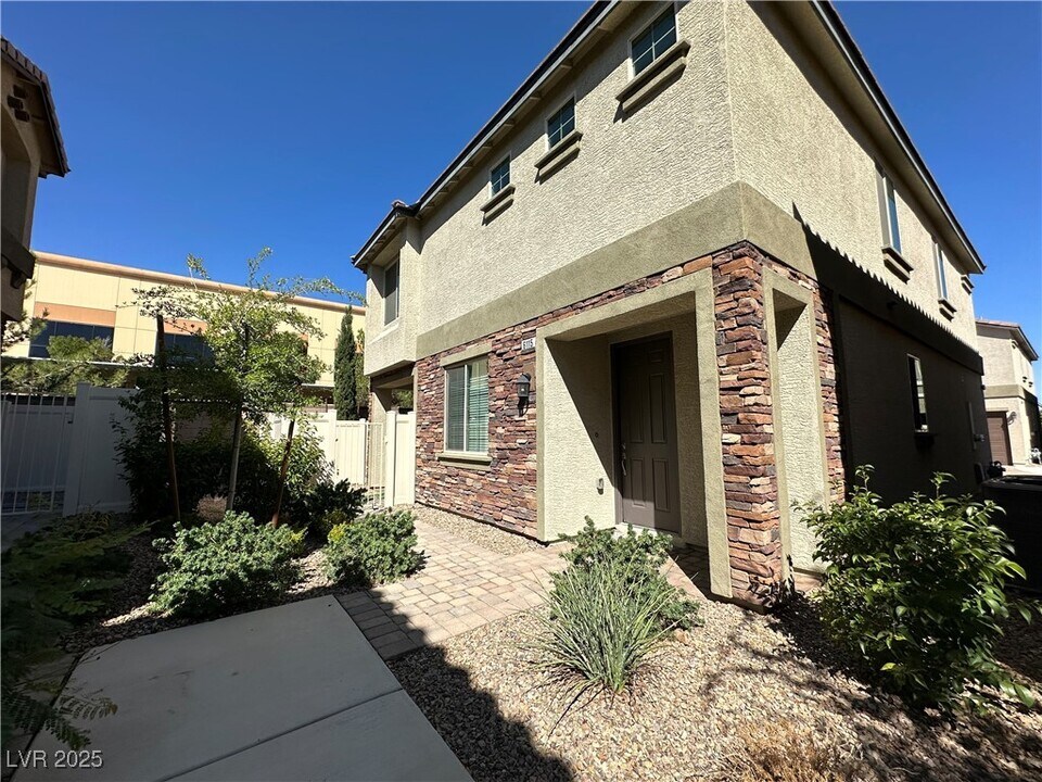 6115 Scarlet Leaf St in Las Vegas, NV - Building Photo