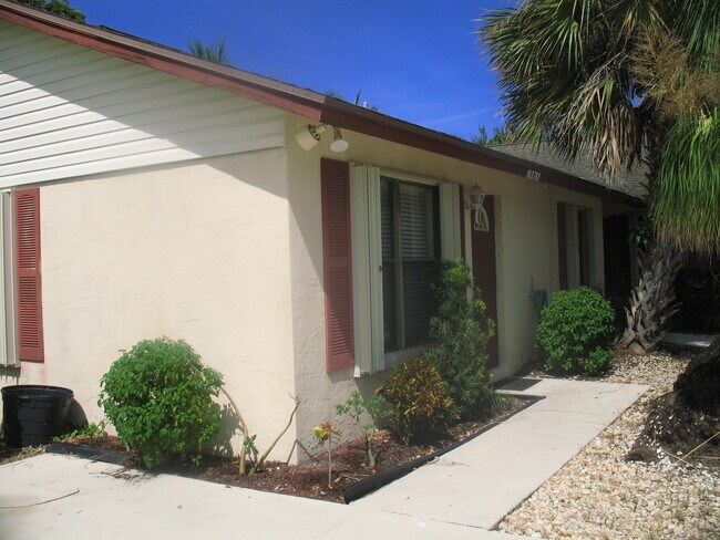 9356 Roan Ln in West Palm Beach, FL - Foto de edificio - Building Photo