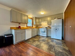 27 N Hillside Rd in Deerfield, MA - Building Photo - Building Photo