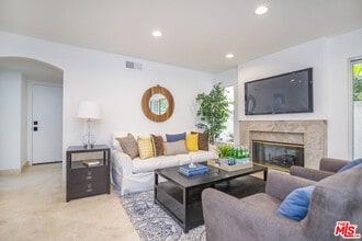 24517 Vía Esquina in Calabasas, CA - Building Photo - Building Photo