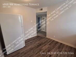 4862-4868 NW Homestead Terrace in Riverside, MO - Building Photo - Building Photo