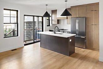 99 5th St, Unit #2 in Cambridge, MA - Building Photo - Building Photo