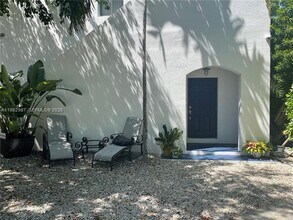 3421 SW 25th St in Miami, FL - Building Photo - Building Photo