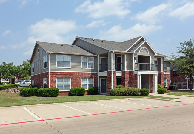 Residence at the Oaks in Dallas, TX - Building Photo - Building Photo