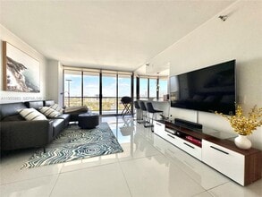 3640 Yacht Club Dr in Aventura, FL - Foto de edificio - Building Photo