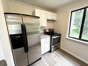 652 Hernando St-Unit -D in Fort Pierce, FL - Building Photo - Building Photo