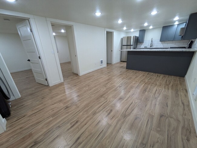 220 E 7th St in Moscow, ID - Foto de edificio - Building Photo