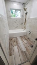 330 NE 42nd Ct in Oakland Park, FL - Building Photo - Building Photo