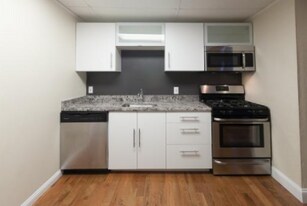 28 Monmouth St, Unit 1 in Boston, MA - Building Photo