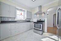 225 Henderson St photo'