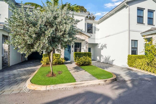 1643 SW 28th St in Fort Lauderdale, FL - Foto de edificio - Building Photo