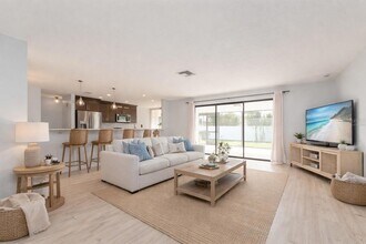 110 17th St in Belleair Beach, FL - Foto de edificio - Building Photo