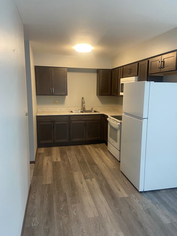 1015 S Duluth Ave in Sioux Falls, SD - Building Photo - Building Photo