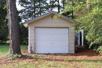 20 White Oak Dr in Huntsville, TX - Building Photo - Building Photo
