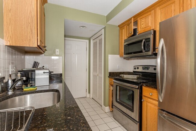 705 Washington St in Canton, MA - Building Photo - Building Photo