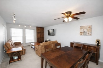 10L Dennison Dr, Unit Lake view in East Windsor, NJ - Building Photo - Building Photo