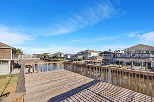 41 Dolphin St in Bayou Vista, TX - Building Photo