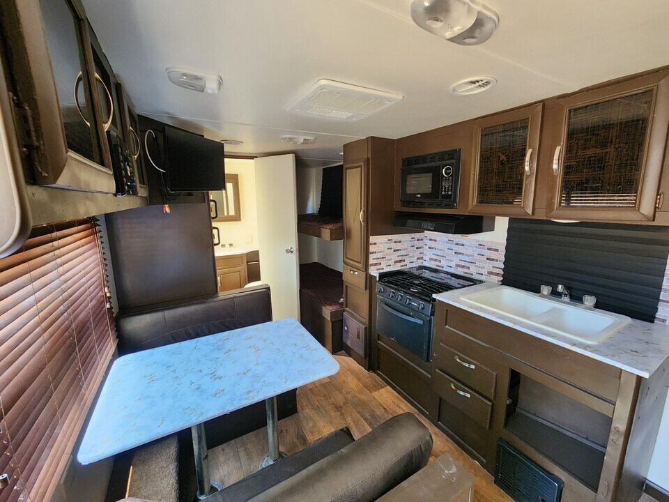 265 Hummingbird Way, Unit A in Martindale, TX - Building Photo