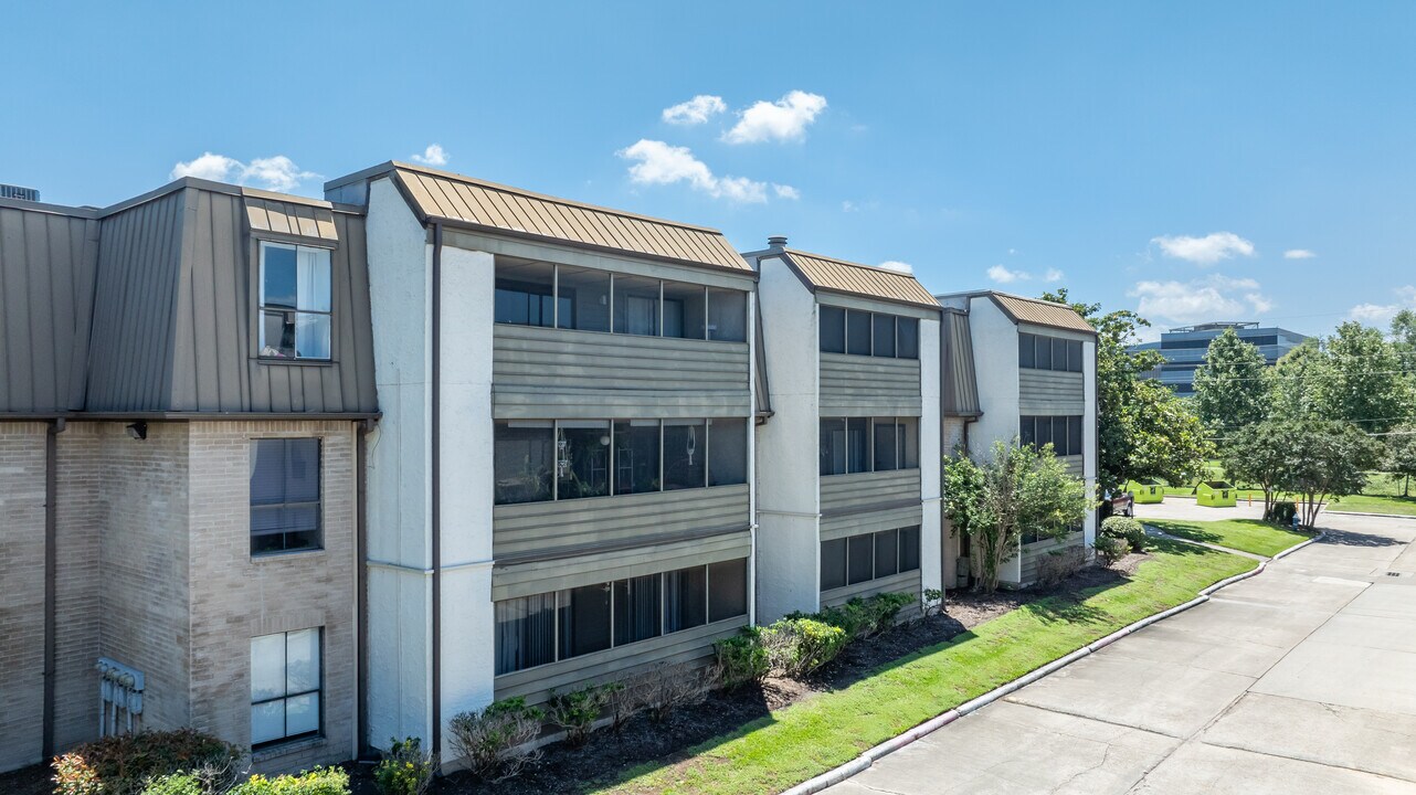 Riverstone Condominiums in Houston, TX - Foto de edificio