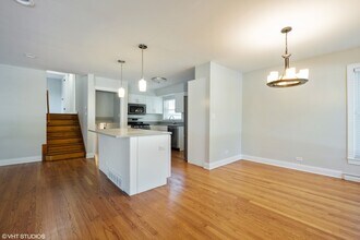 233 Thelin Ct in Wilmette, IL - Building Photo - Building Photo