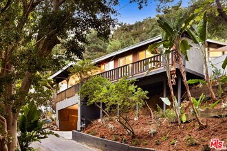 2701 Jalmia Dr in West Hollywood, CA - Building Photo - Building Photo