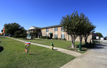 Deer Park Gardens in Deer Park, TX - Foto de edificio - Building Photo