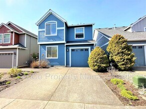 727 NE 65th Ct in Hillsboro, OR - Building Photo - Building Photo