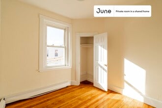 Private bedroom in 3 bed/1 bath Home in Boston, MA - Building Photo - Building Photo