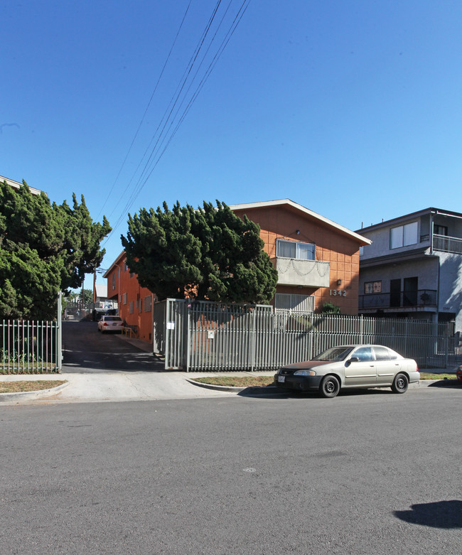 1342 N Mariposa Ave in Los Angeles, CA - Building Photo - Building Photo