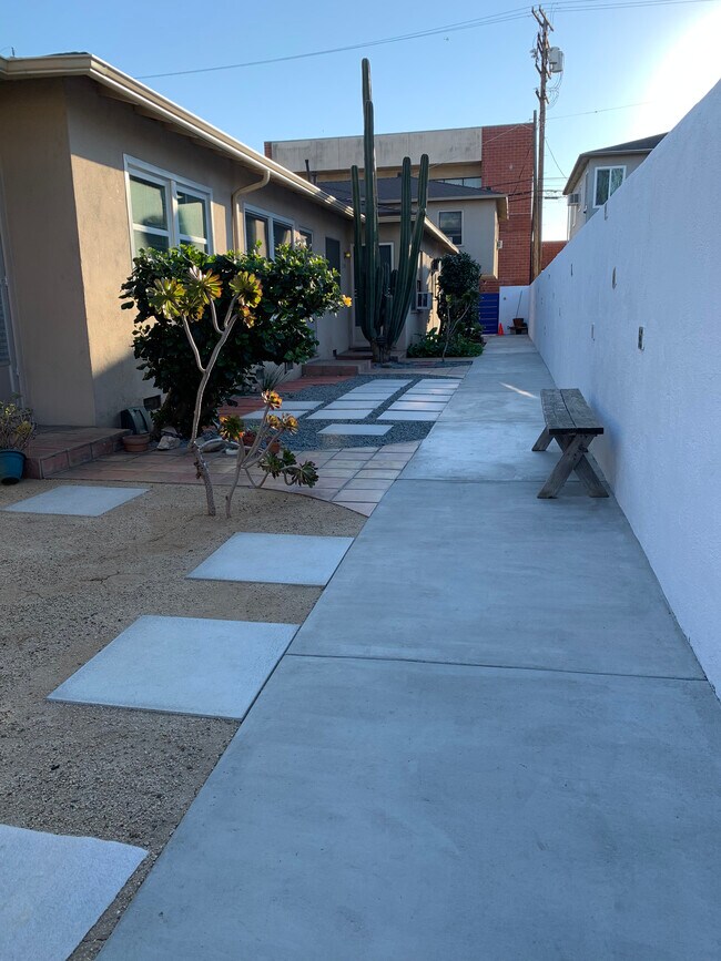 1517 Pontius Ave, Unit 15171 in Los Angeles, CA - Building Photo - Building Photo