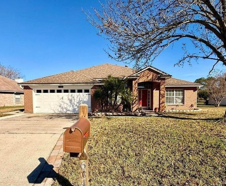 6340 Lake Plantation Dr in Jacksonville, FL - Building Photo