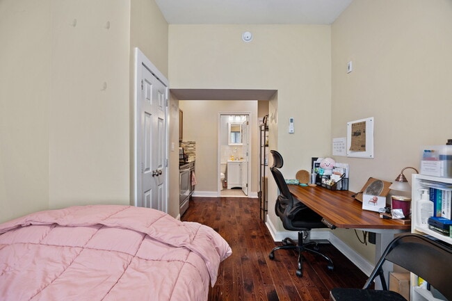4633 Walnut St, Unit B
