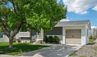 5206 W Hunter Dr in Salt Lake City, UT - Building Photo