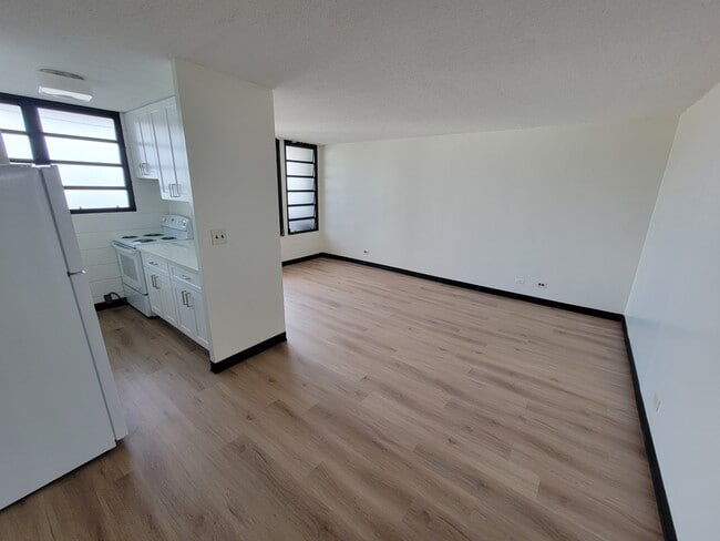 3175 Waialae Ave, Unit 804